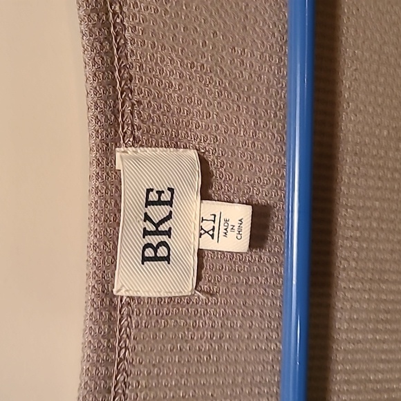 Top - Picture 2 of 3